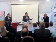 <br /><strong>Abschlussdiskussion mit den Sozialpartnern</strong><br /> (v.l.n.r.): Jürgen Kemper (Verband Münsterländischer Metallindustrieller e.V.), Dr. Andreas Bach und Jürgen Schmidt (IG Metall Münster) 
<br /><br />