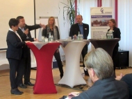 <br /><strong>Diskussionsrunde „Erfolgreiche Lernformen“ </strong><br />(v.l.n.r.): Heidi Schanz, Frank Opitz, Heike Huesmann, Ralf Limke und Katharina Simon<br /><br />